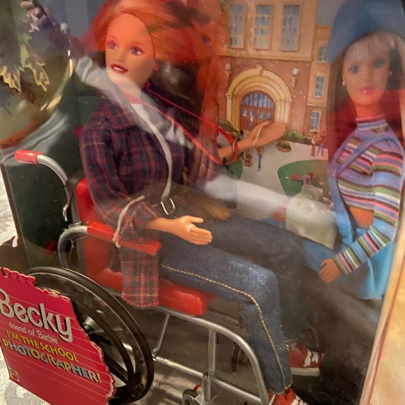 NIB Becky I’m The School Photographer Barbie doll - Picture 6 of 6